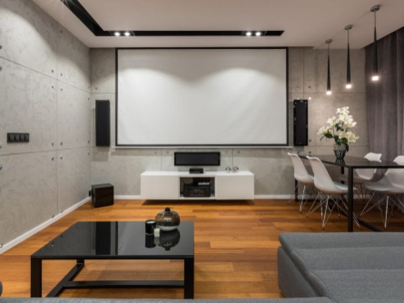 Home,Interior,With,Projector,Screen,,Modern,Table,And,White,Chairs