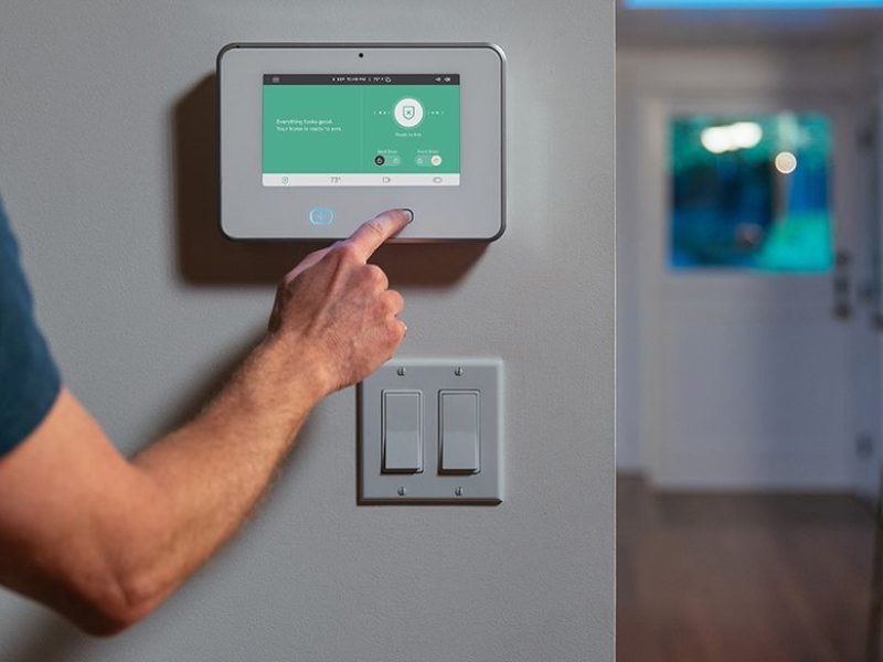 skycontrol-panel-night-security-arm